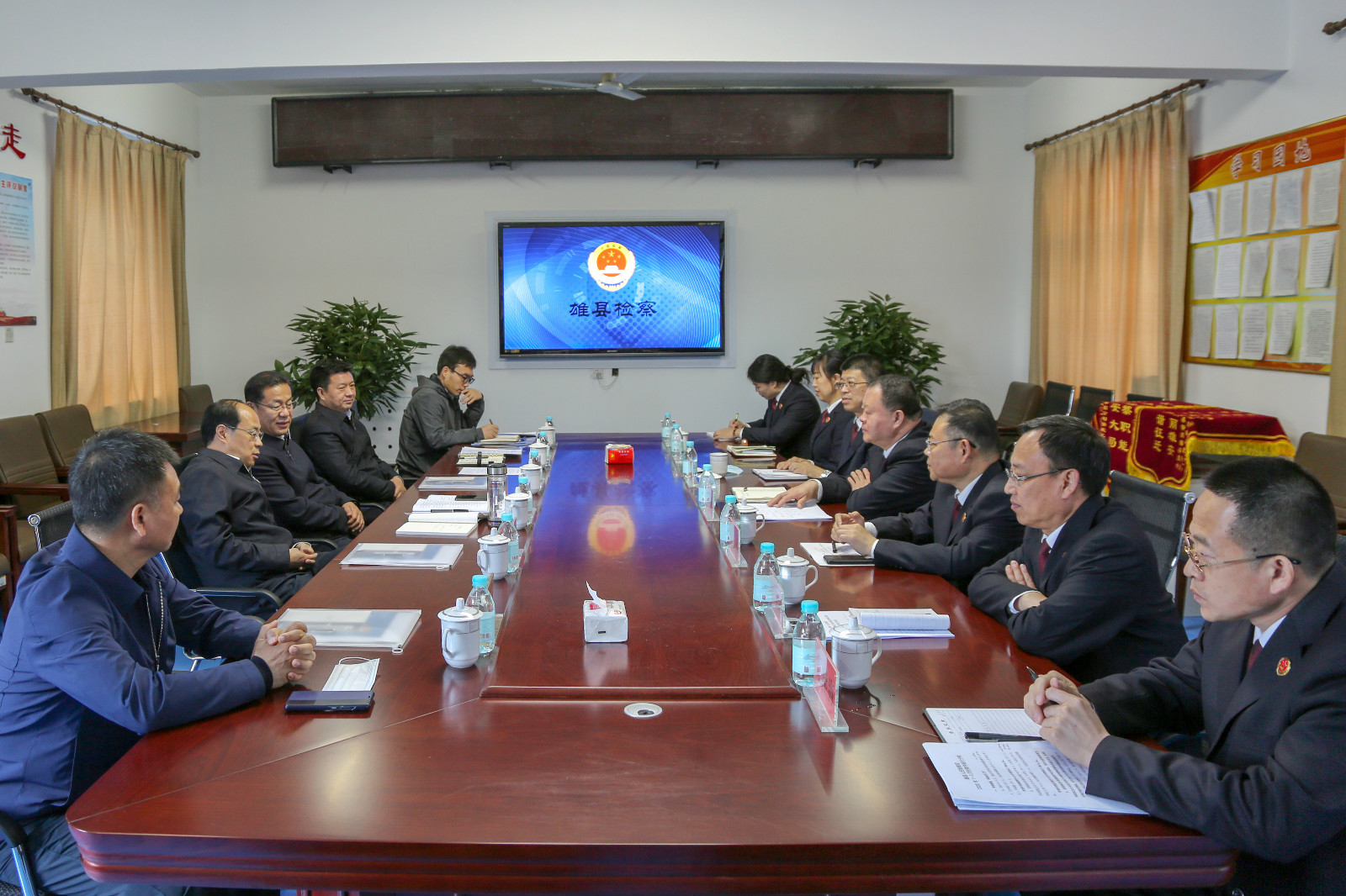 雄安新区分院检察长纪志明一行到雄县院开展工作调研