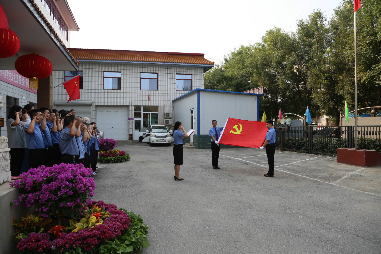 升国旗、唱国歌、重温入党誓词